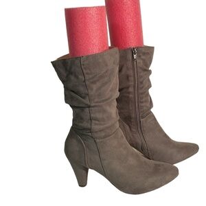 Chase + Chloe women’s gray slouch boots. Zipper sides. Arch support. Size 6.5